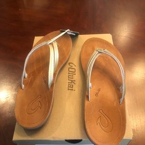 OluKai Sahara Bubbly (gold) flip flop- SZ 8